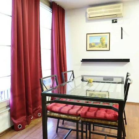 Hoja Apartment